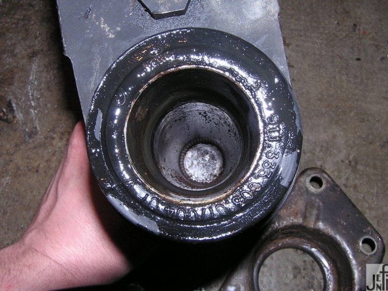 Préparation 911 3.2 - Crantage de tirant de bras arrière
911CarreraG50-0079.jpg